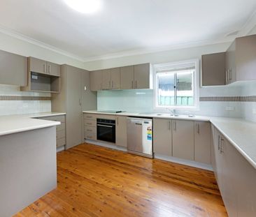 Air-Conditioned Four-Bedroom Family Home with Two Bathrooms and a S... - Photo 4