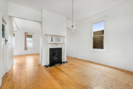 29 Beach Road, Hampton VIC 3188 - House For Rent | Domain - Photo 2