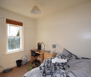 4 bedroom detached house to rent - Photo 2