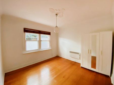 3 Bed, 1 Bath - Photo 4