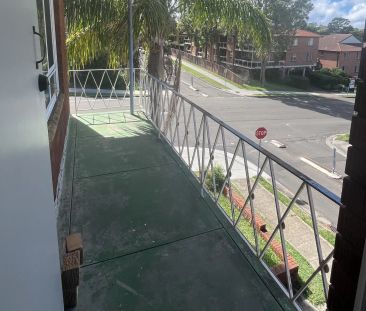 Top-floor 2-bed apartment with balcony & garage in Allawah – bright... - Photo 5