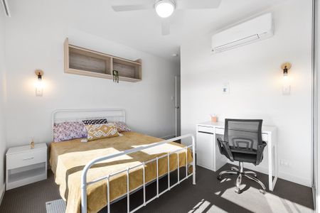 7-bedroom shared house / townhouse, Woodmere Avenue - Photo 3