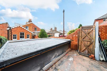 4 bedroom terraced house to rent - Photo 3