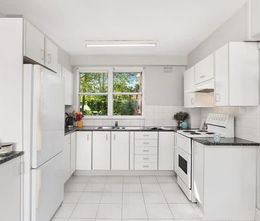 Attractive coastal apartment in seaside location - Photo 3