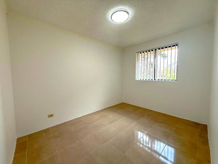 RENOVATED TOWNHOUSE - Photo 2