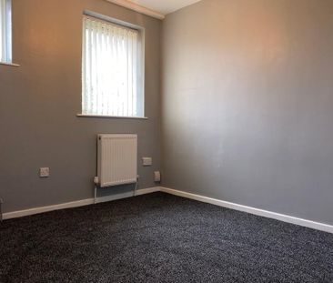 3 bedroom end of terrace house to rent - Photo 2