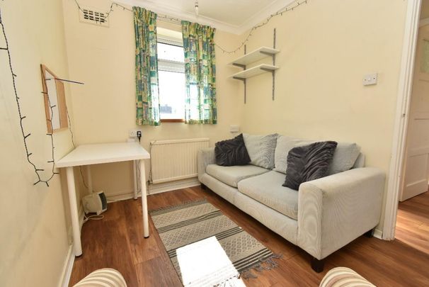 4 bedroom semi-detached house to rent - Photo 1