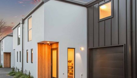 Contemporary Urban Living with Style and Comfort - Photo 5