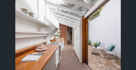 Sandstone cottage of character, light and garden connection - Photo 3