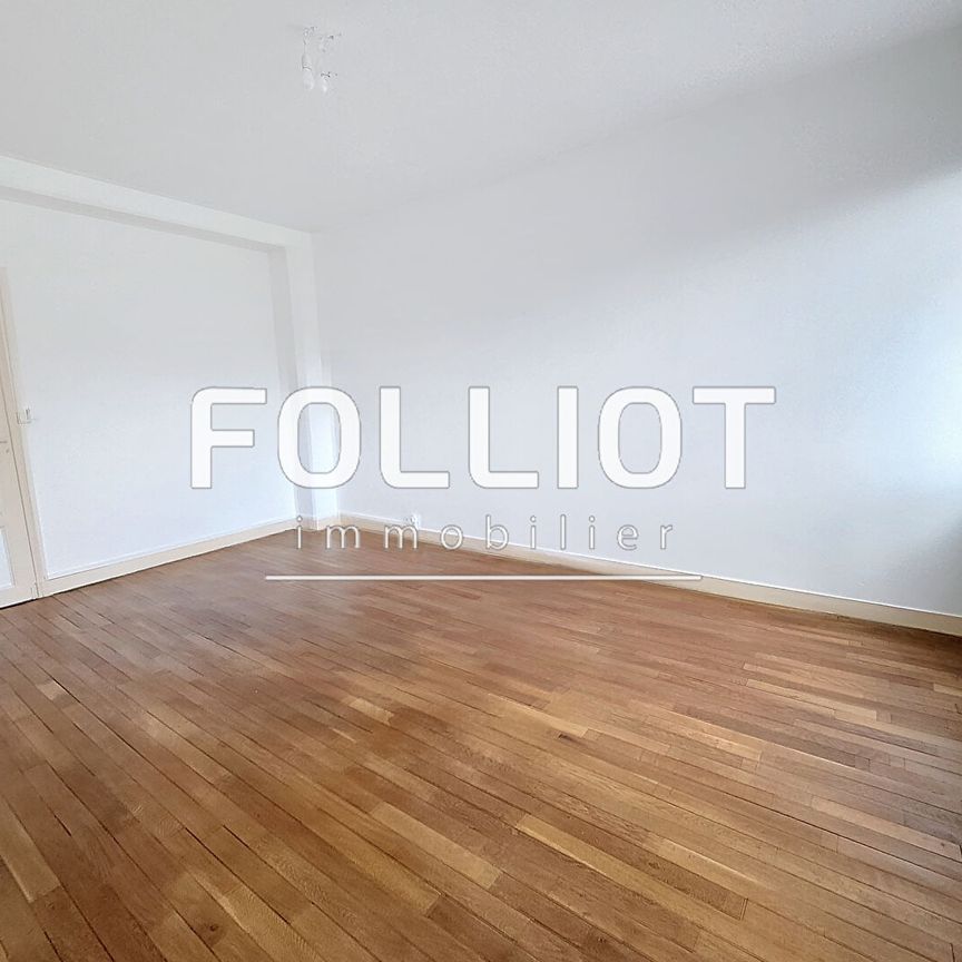 A LOUER - CENTRE VILLE - BEAU T3 DE 86.10 m2 TRES LUMINEUX SITUÉ AU 2EME ETAGE - Photo 1