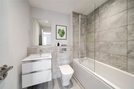 Fuggle Hop Close, Tongham, Farnham, Surrey, GU10 - Photo 5