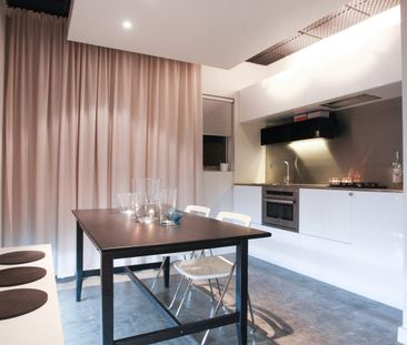 STYLISH, CHIS AND SAVVY - FULLY FURNISHED UNIT - NO CAR PARK - Photo 6