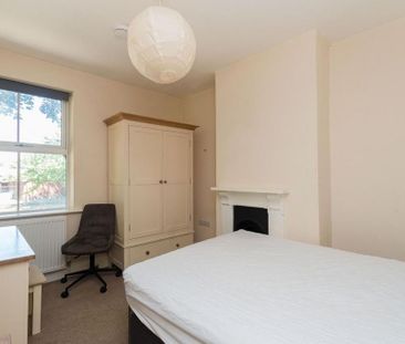 4 bedroom terraced house to rent - Photo 3