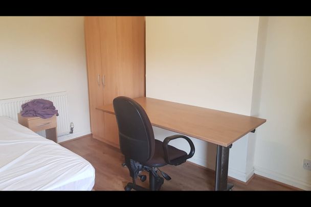 Room in a Shared Flat, Lower Broughton Road, M7 - Photo 1