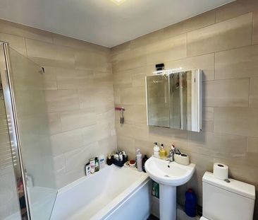 Room in a Shared House, Darmaine Close, CR2 - Photo 5