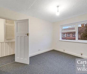 4 bedroom end of terrace house to rent - Photo 3