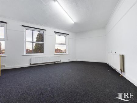 3 bedroom flat to rent - Photo 3