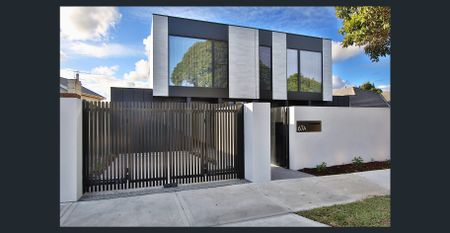 BE IMPRESSED BY STYLE, SPACE & SOPHISTICATION! - Photo 4