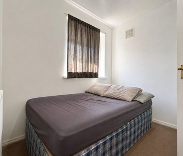 3 Bed Semi-Detached, Healey Avenue, High Wycombe, HP13 7JR - Photo 3