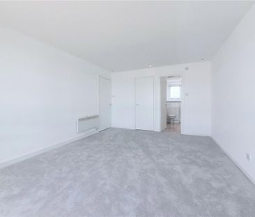 2 bedroom penthouse to rent - Photo 4