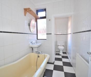 3 bedroom Terraced House To Let - Photo 6