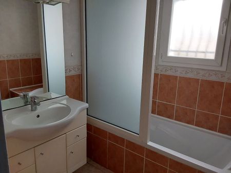 Location Maison 5 pièces 91m² NARBONNE 11100 - Photo 5