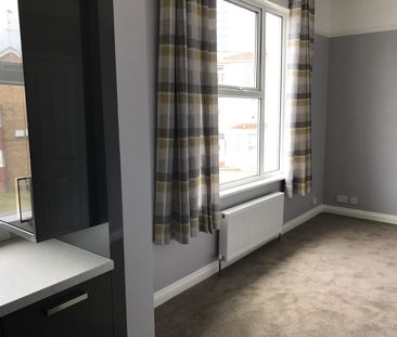 2 Bed Flat, Lennard Road, CR0 - Photo 4