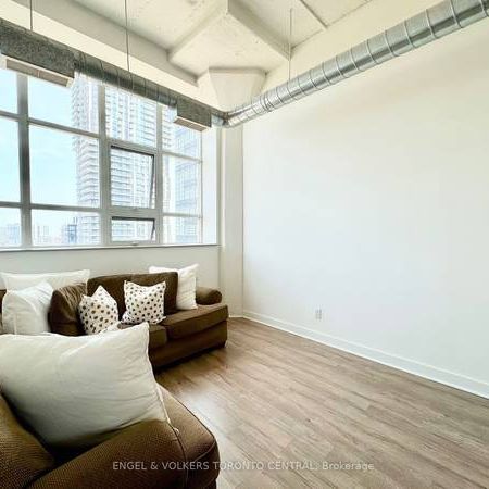 Modern feel high ceilings! - Photo 4