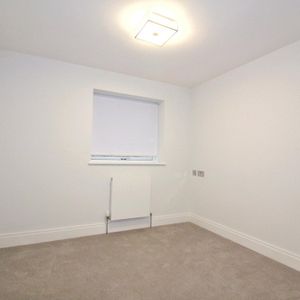 73 High Street - Photo 2