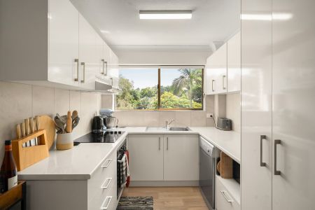 Comfort, Convenience & Inner-City Living in a Prime Location - Photo 4