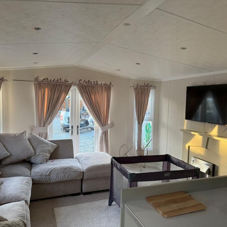 2 bedroom park home to rent - Photo 1