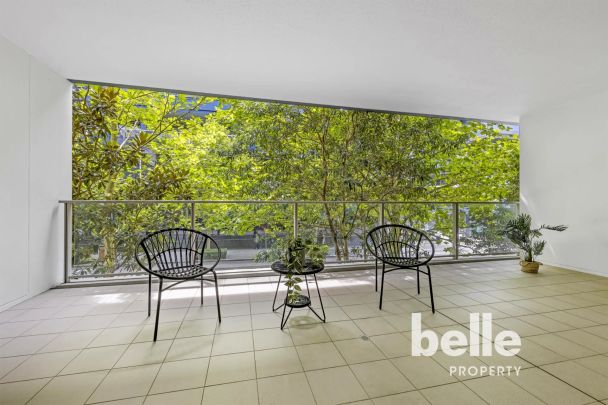 Great Location | 102m2 Size | 1 bedroom + large balcony for Rent - Photo 1