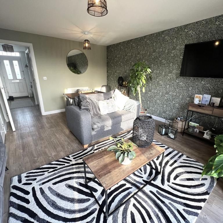 3 bedroom end of terrace house to rent - Photo 1