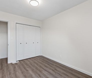 3 Bedroom - Townhouse - Photo 4