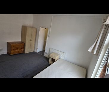 1 Bed Terraced House, Aviary Mount, LS12 - Photo 2