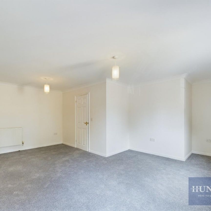 2 bedroom Flat To Let - Photo 1