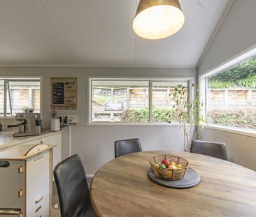 Spacious 3 Bedroom + Office Home in Prime Dinsdale Location - Photo 4