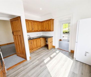 176 Saintfield Road, Belfast, BT8 6HF - Photo 3