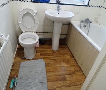 6 bedroom terraced house to rent - Photo 5