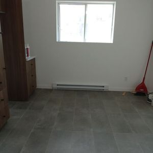 Beau 3 1/2 Renové - Photo 3