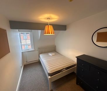 *One room available* 6 bedroom house - Photo 5