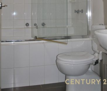 Modern Two-Bedroom Townhouse - Photo 5