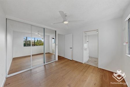 Fully renovated executive Unit - Photo 3