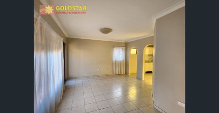 3 BEDROOM TOWNHOUSE IN PRIME LOCATION - Photo 2