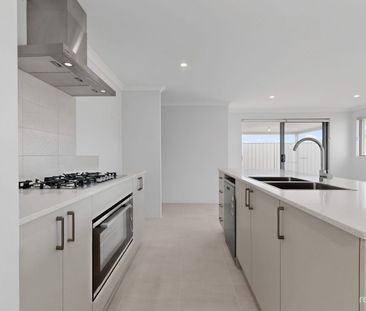 HUGE & BRAND NEW - Photo 3