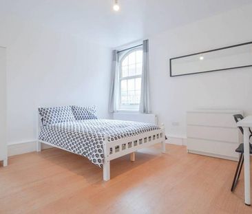 3 bedroom flat to rent - Photo 4