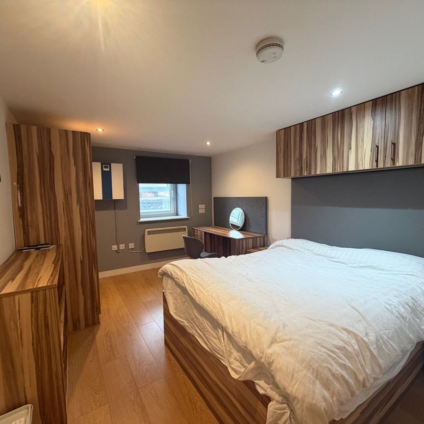 Venn Street, Huddersfield - Photo 1