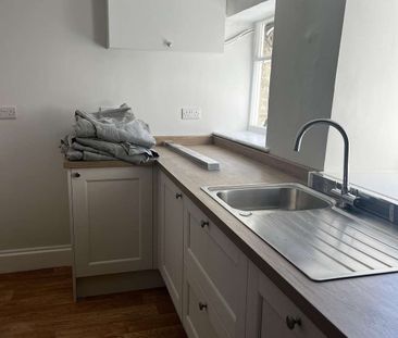 A beautifully renovated three double bedroom semi-detached period c... - Photo 4