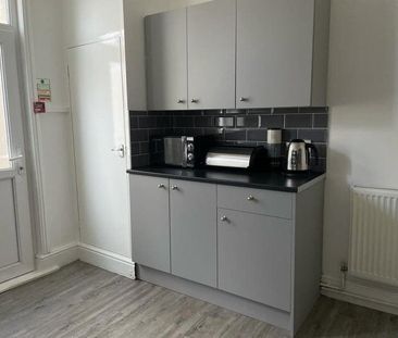 1 bedroom in a house share to rent - Photo 6
