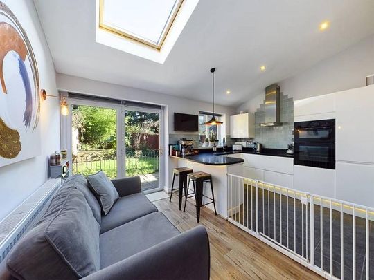 4 bedroom semi-detached house to rent - Photo 1